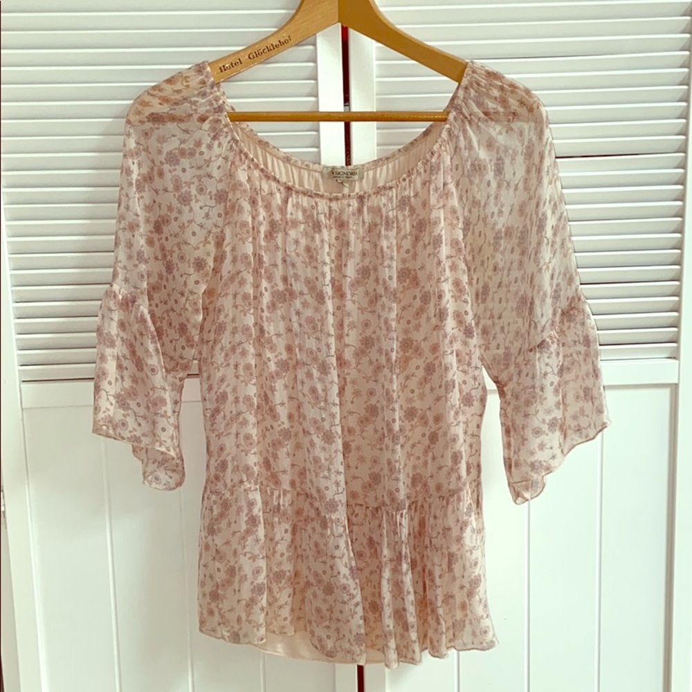 Flowy floral top w/sheer sleeves, very pretty!